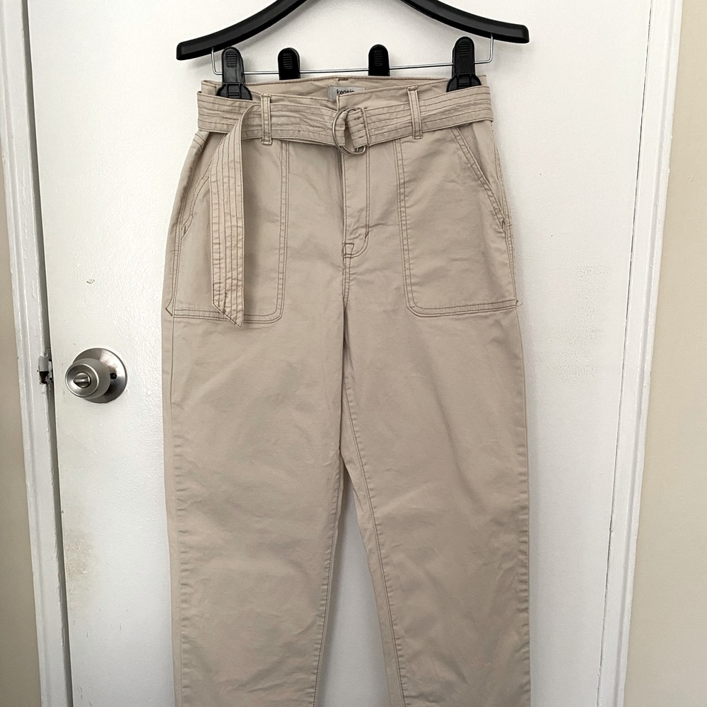 Kensie size 6 beige pants with belt